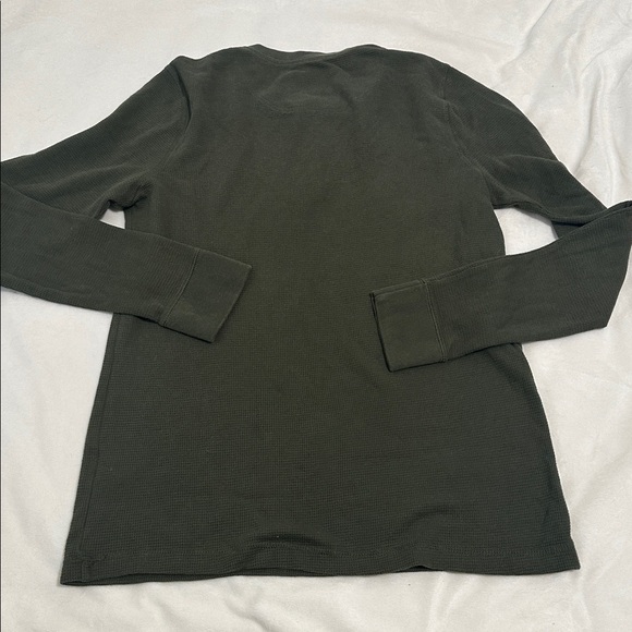 🪷 Hollister Thermal Henley Shirt - Picture 2 of 3